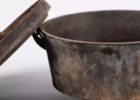 rusty cast iron dutch oven